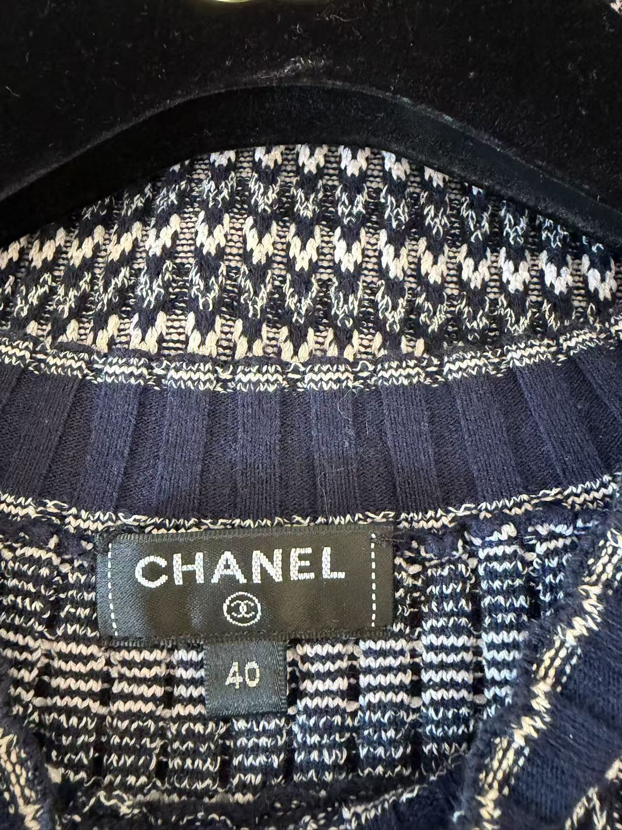 CHANEL 爆款雙 C 刺繡條紋針織短袖上衣