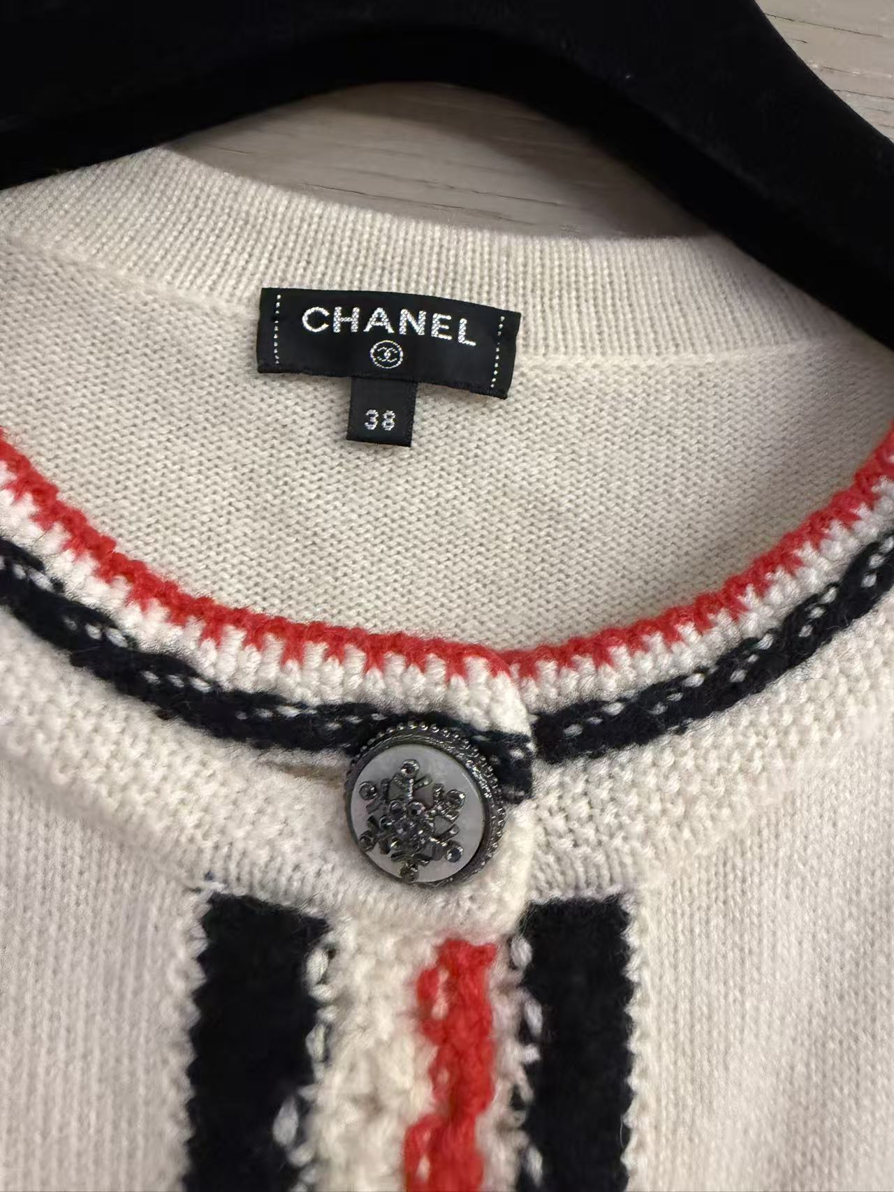Chanel 100% Cashmere Cardigan with Contrast Trim - White/Black/Red 香奈儿 100% 羊绒撞色饰边开衫 白黑红配色