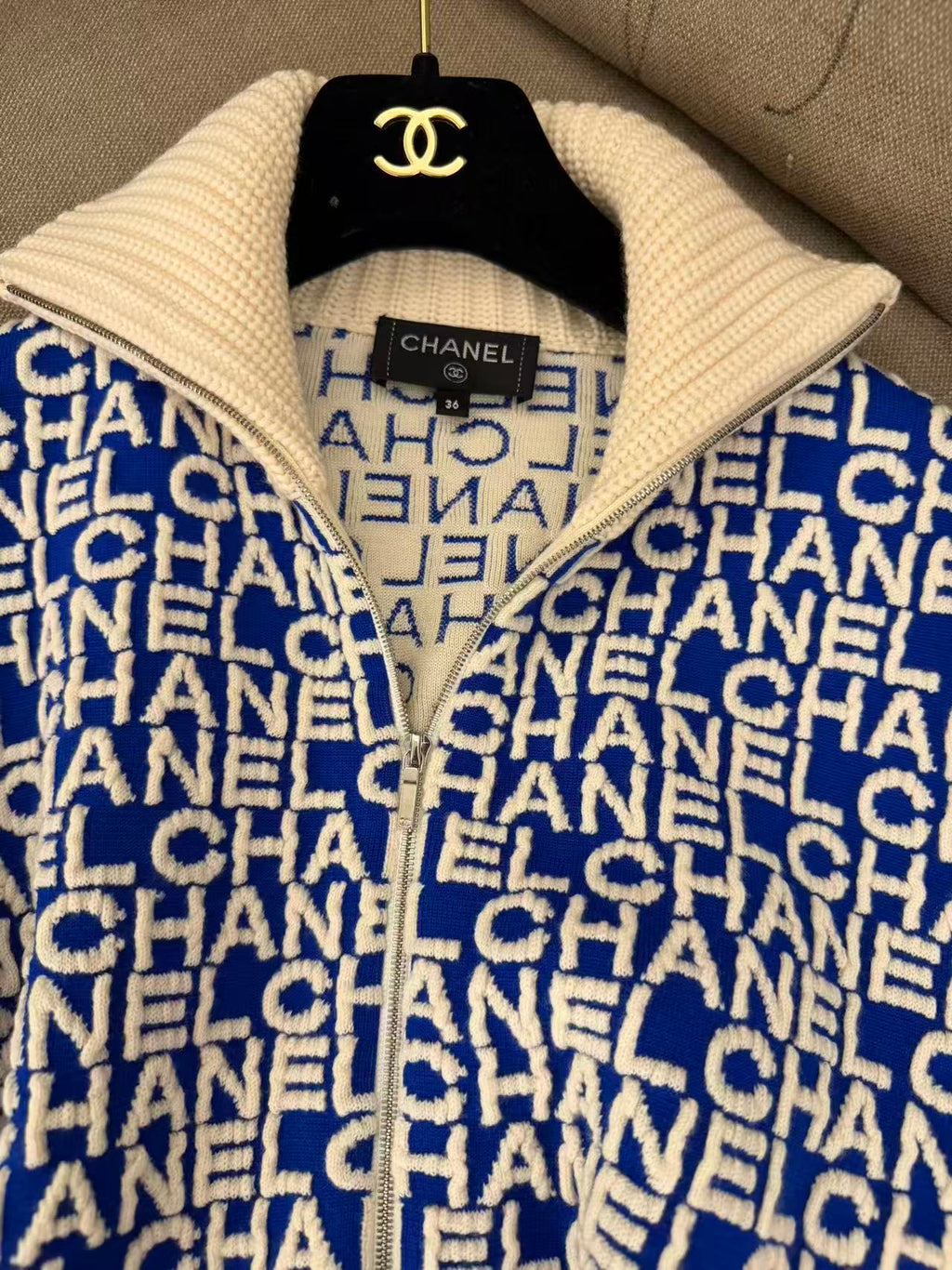 Chanel All-Over Logo Knit Zip-Up Jacket - Blue & Off-White 香奈儿 满印字母提花拉链针织夹克 蓝白配色