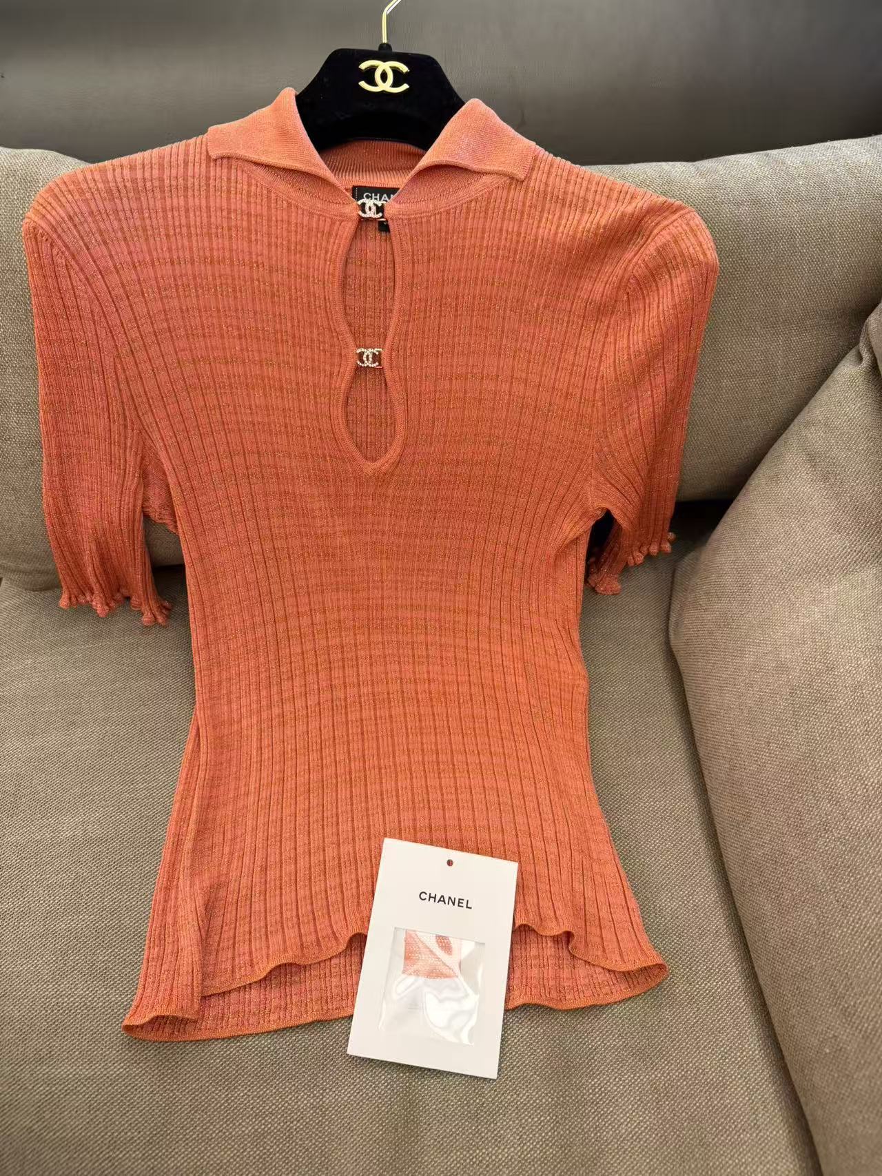 Chanel Coral Lurex Ribbed Knit Polo Top 香奈儿 珊瑚金葱坑条针织 Polo 上衣