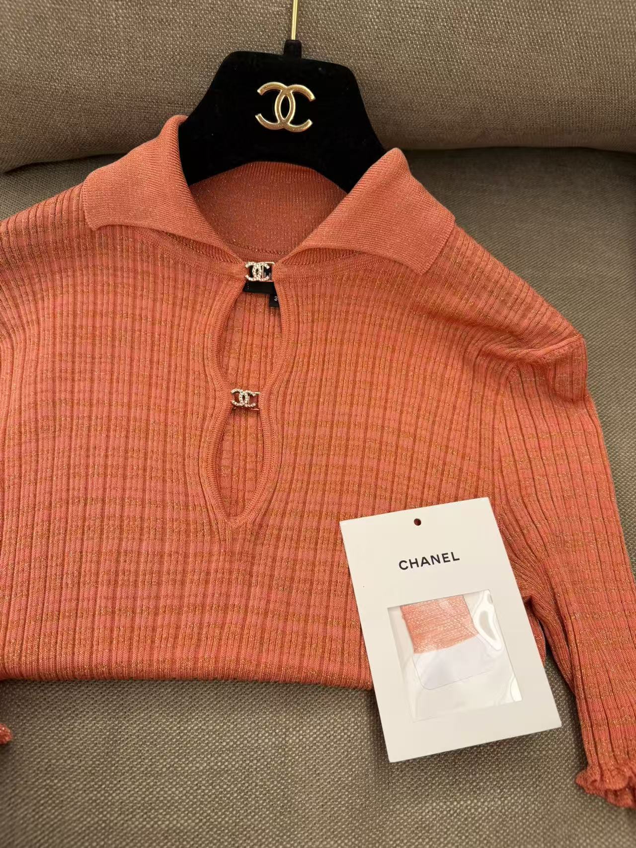 Chanel Coral Lurex Ribbed Knit Polo Top 香奈儿 珊瑚金葱坑条针织 Polo 上衣