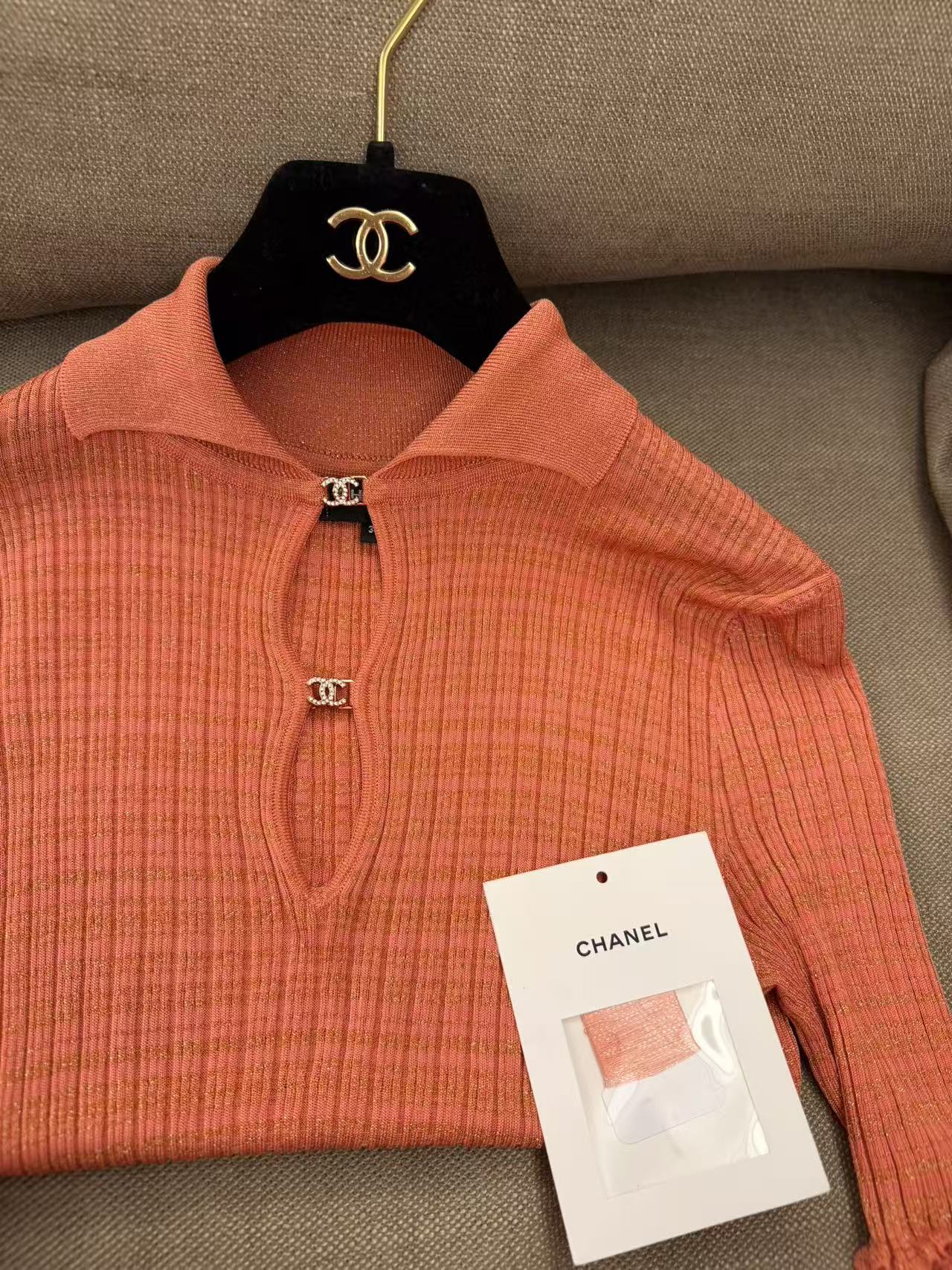Chanel Coral Lurex Ribbed Knit Polo Top 香奈儿 珊瑚金葱坑条针织 Polo 上衣