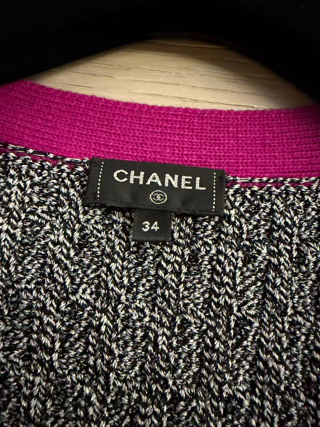 CHANEL 21K 銀灰亮絲玫紅撞色中長版開衫外套