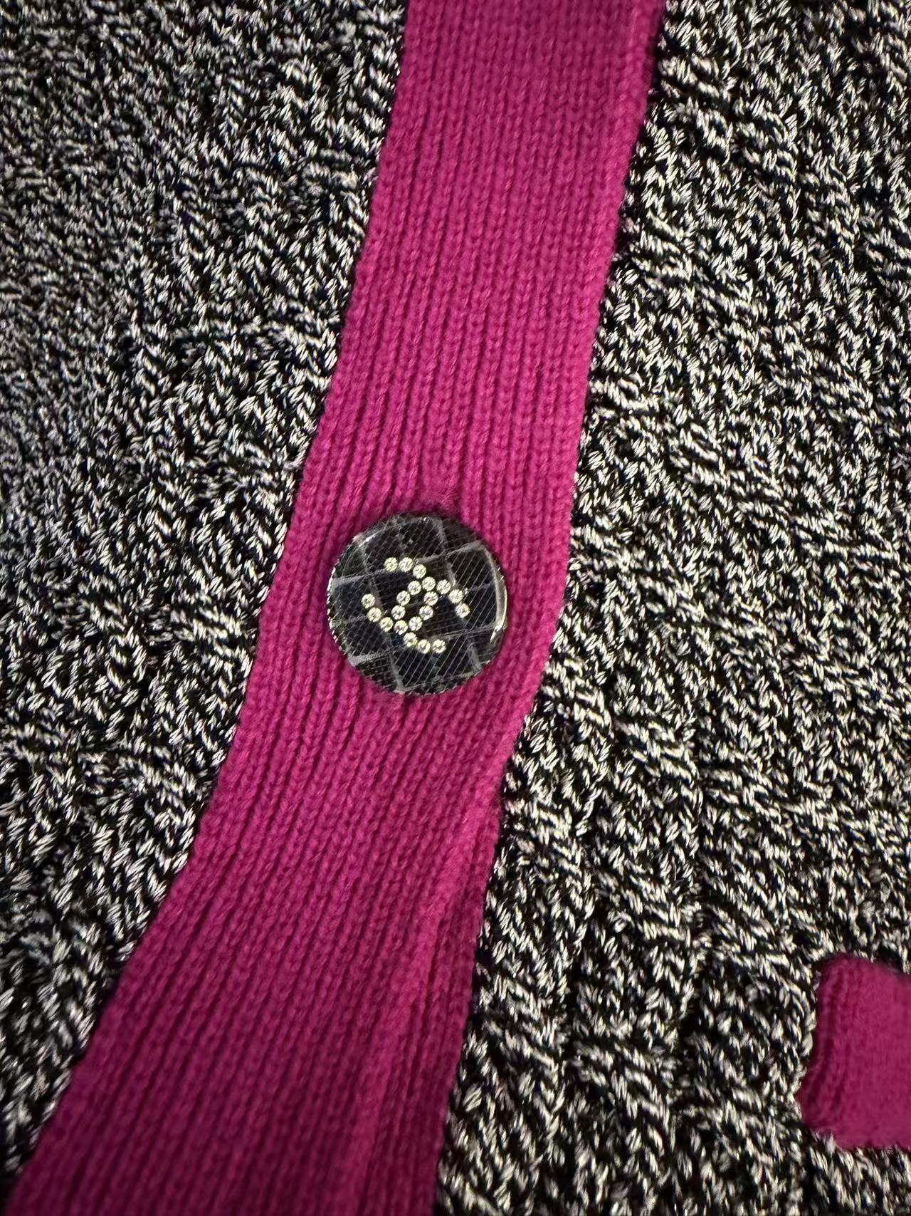 CHANEL 21K 銀灰亮絲玫紅撞色中長版開衫外套