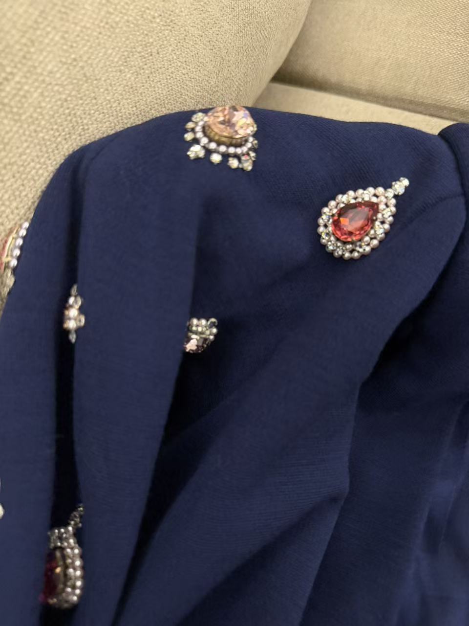 CHANEL 高級工坊系列 寶石刺繡羊毛開衫外套