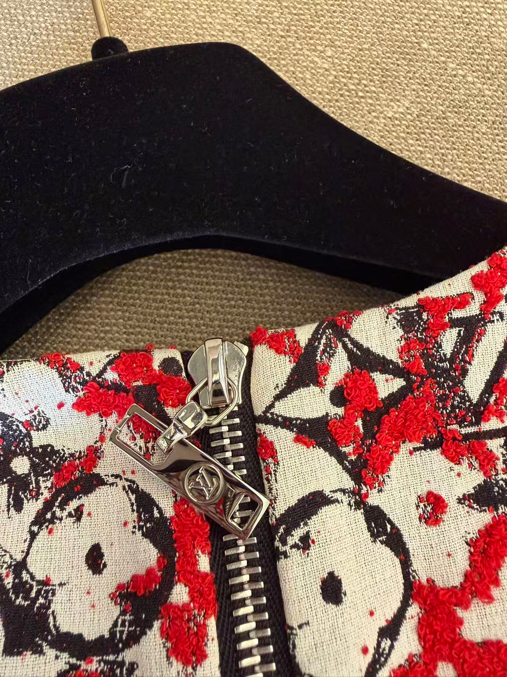 Louis Vuitton 塗鴉風滿版 Monogram 無袖短洋裝