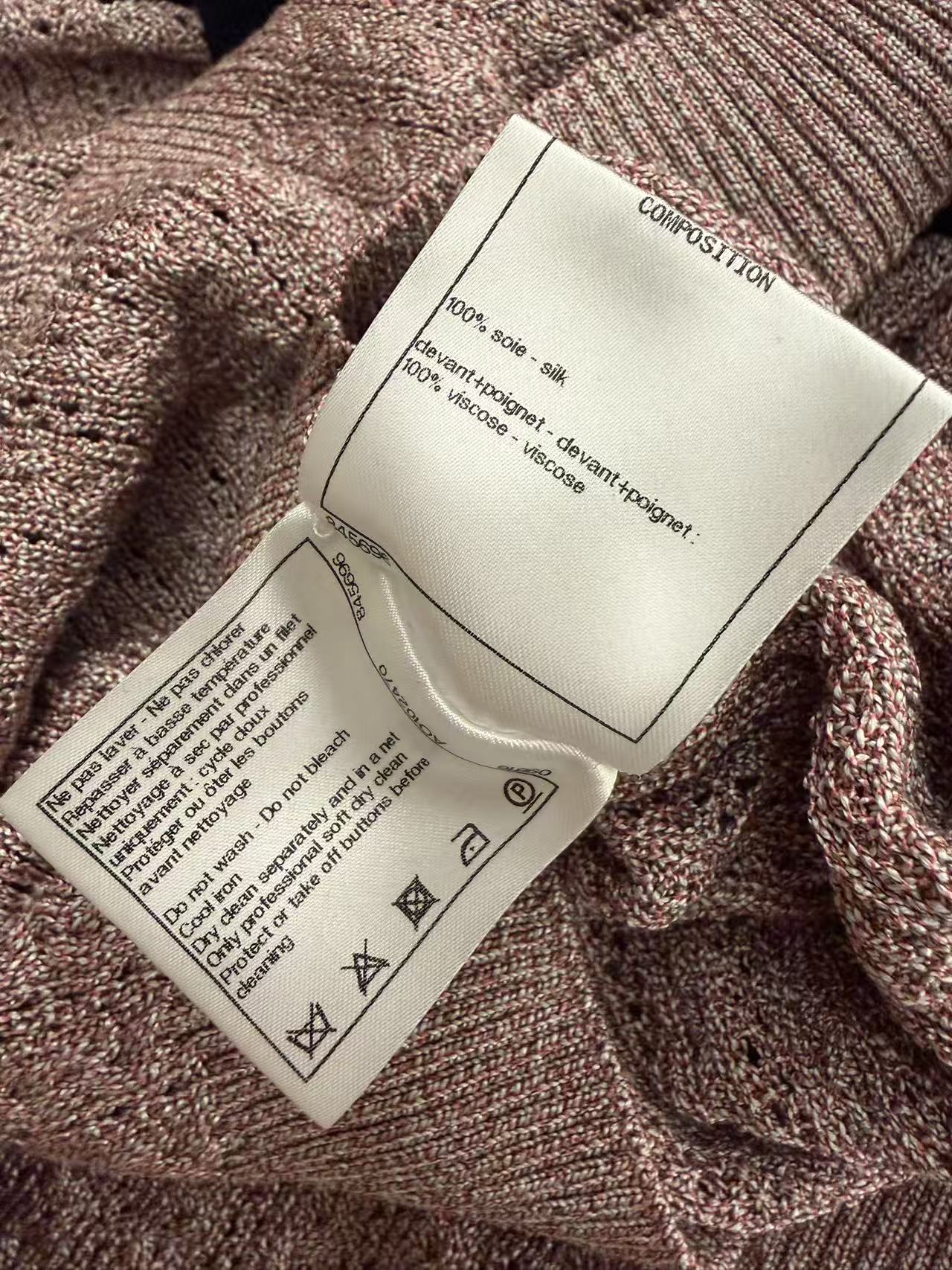 CHANEL 粉紫色亮絲紗金扣 V 領開衫