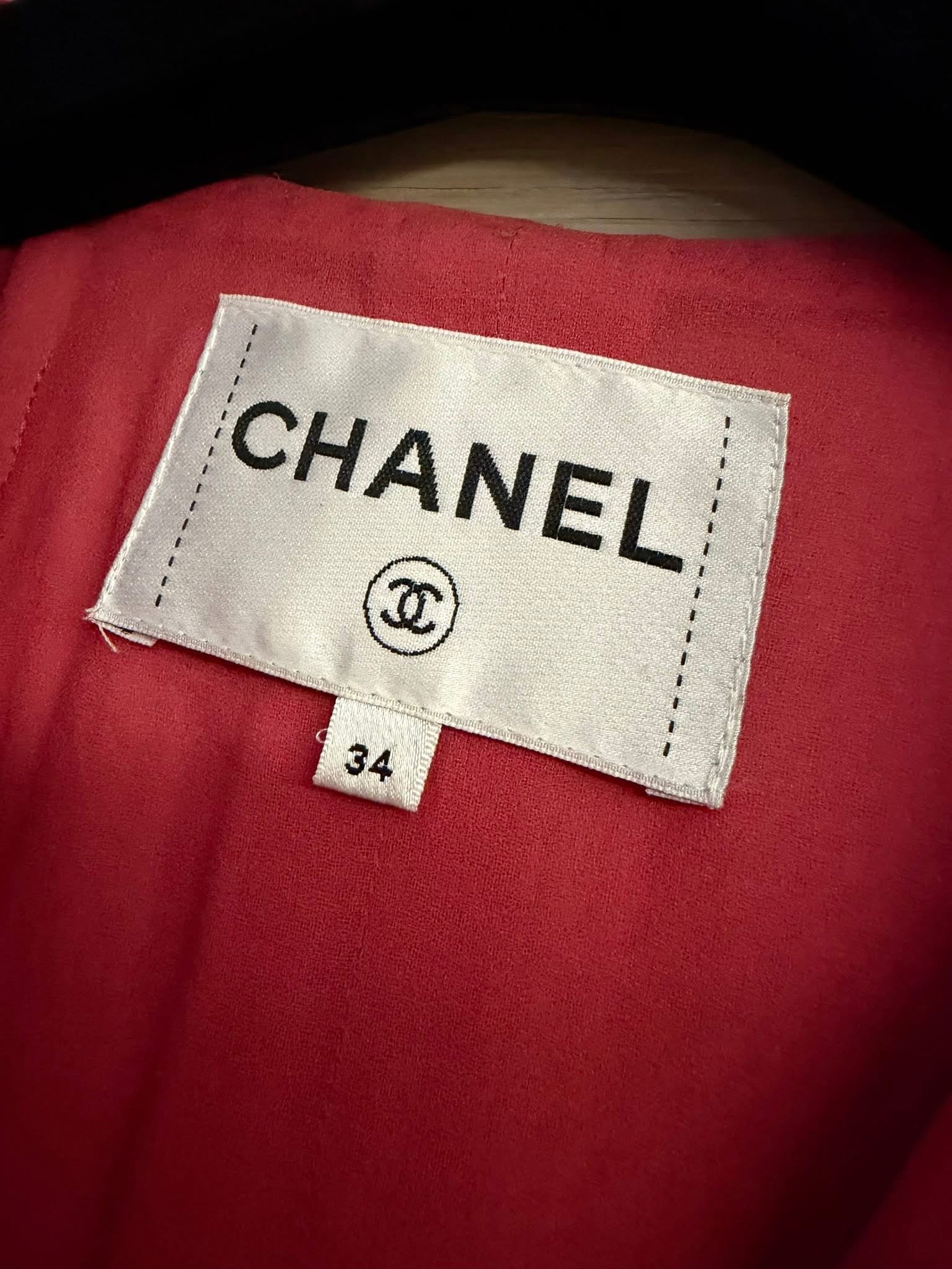 CHANEL 秀款西瓜紅拼接緞面連帽粗花呢短外套 34 碼
