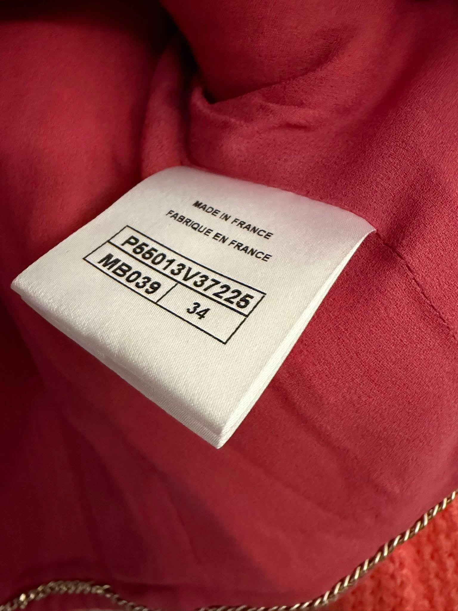 CHANEL 秀款西瓜紅拼接緞面連帽粗花呢短外套 34 碼