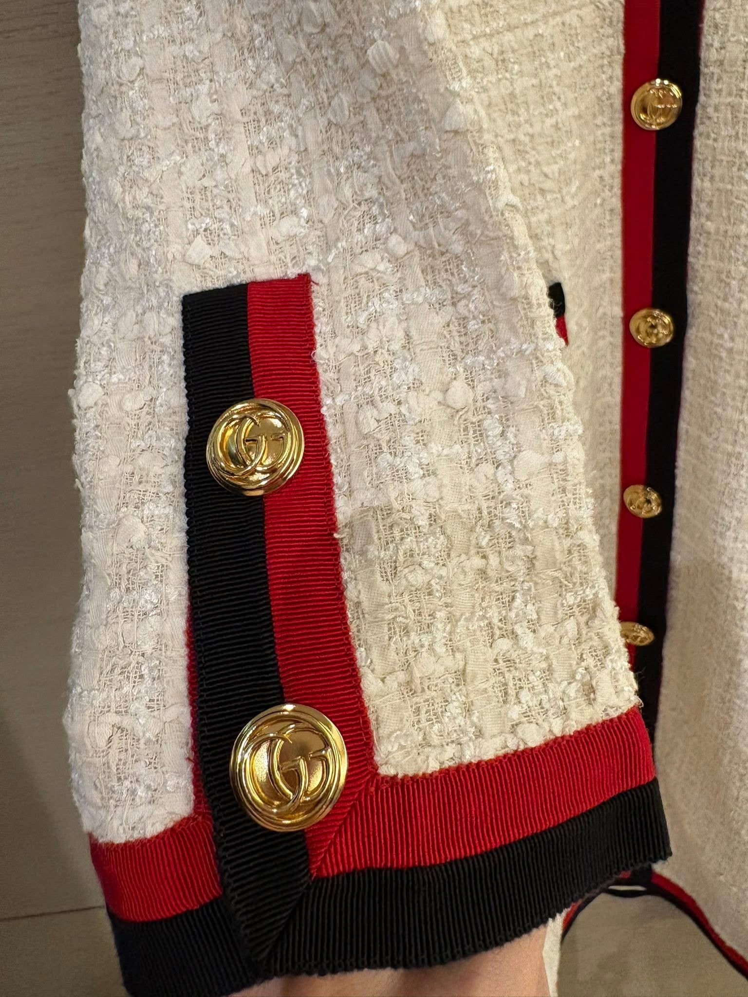 GUCCI 復古經典紅黑織帶滾邊米白粗花呢長款大衣 38 碼