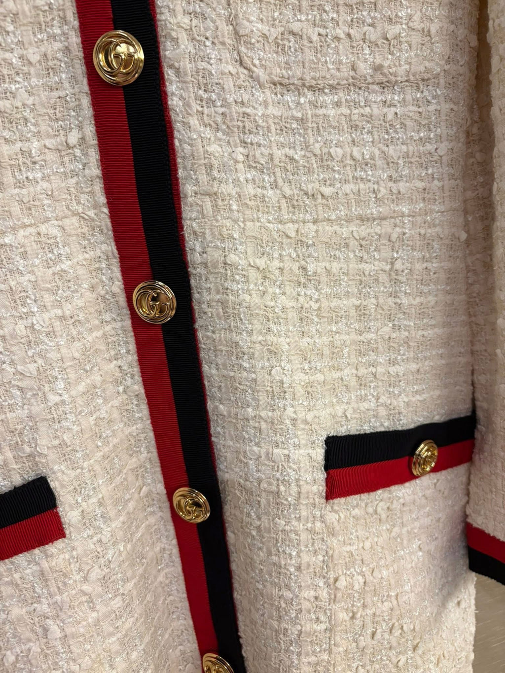 GUCCI 復古經典紅黑織帶滾邊米白粗花呢長款大衣 38 碼