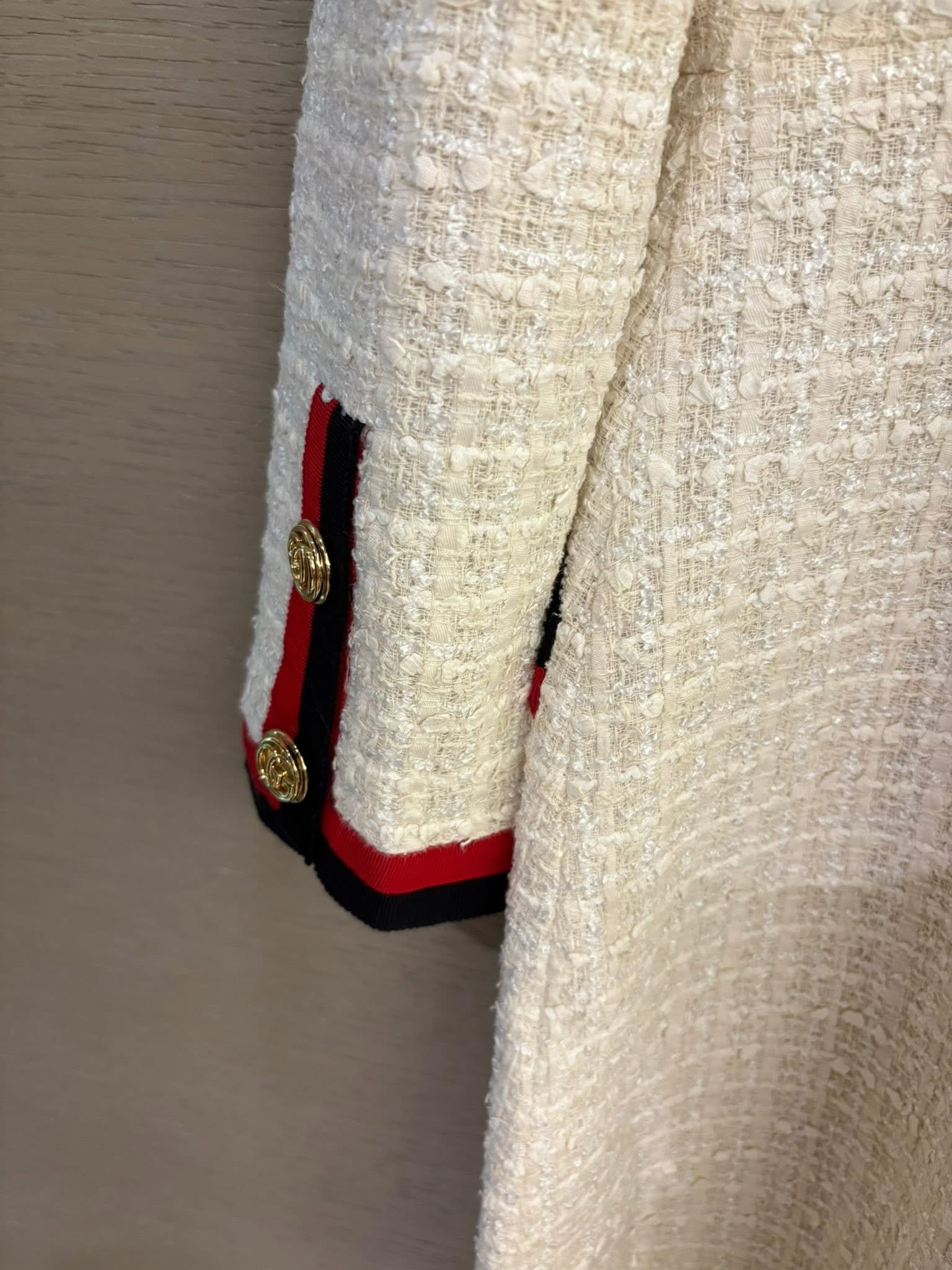 GUCCI 復古經典紅黑織帶滾邊米白粗花呢長款大衣 38 碼