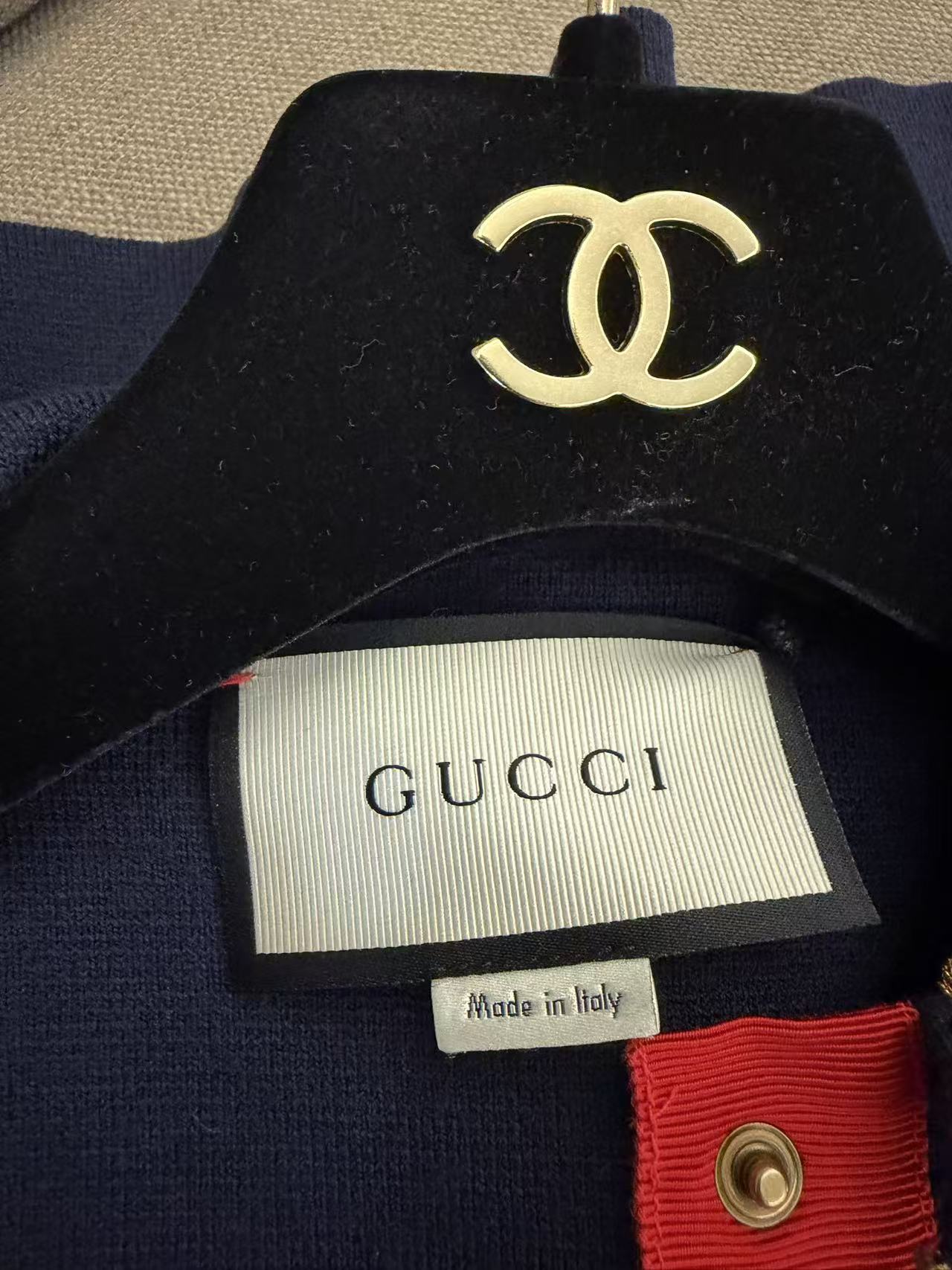 GUCCI 復古學院風藏青紅金織帶荷葉珍珠扣針織洋裝 XS 碼