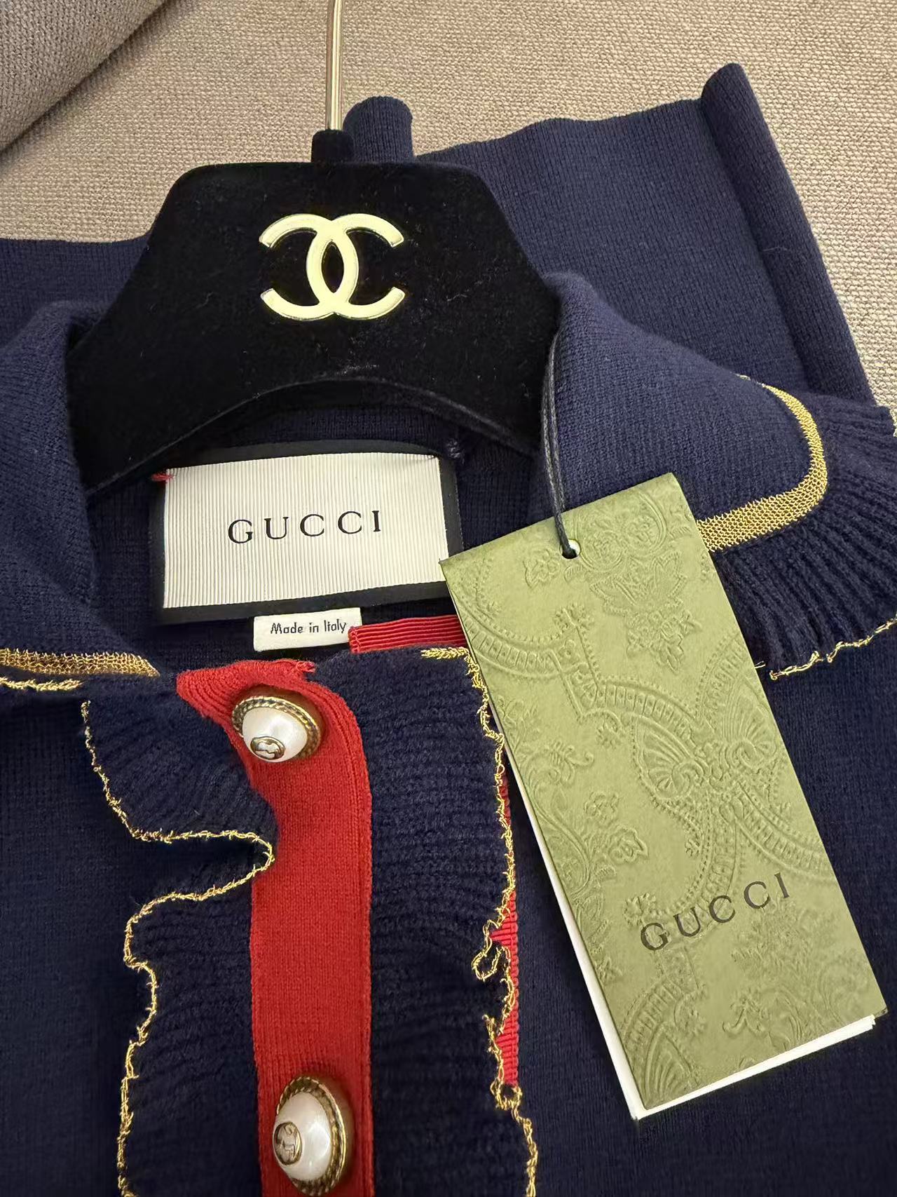 GUCCI 復古學院風藏青紅金織帶荷葉珍珠扣針織洋裝 XS 碼
