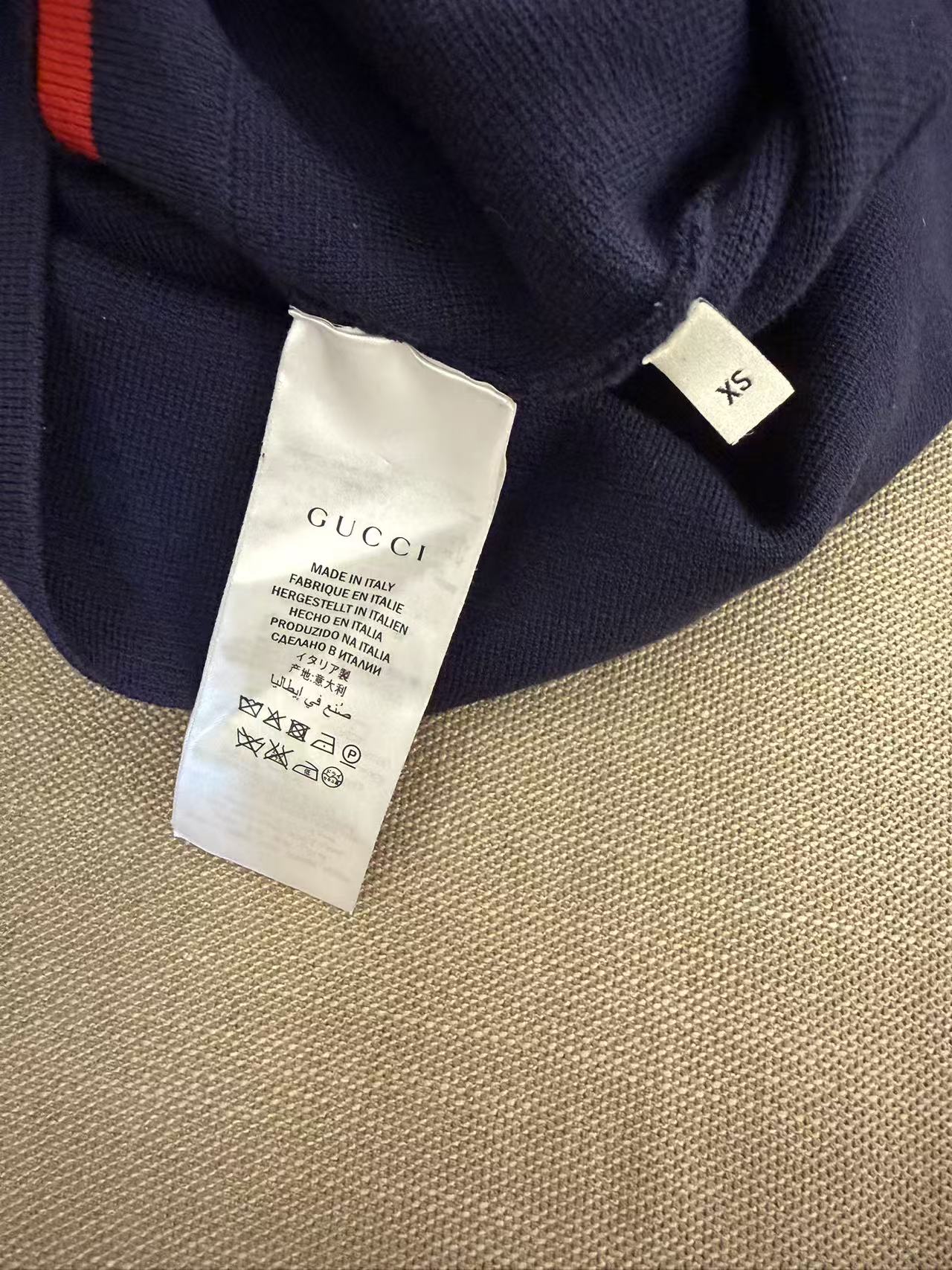 GUCCI 復古學院風藏青紅金織帶荷葉珍珠扣針織洋裝 XS 碼