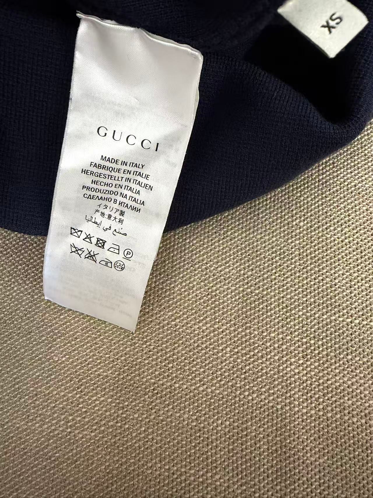 GUCCI 復古學院風藏青紅金織帶荷葉珍珠扣針織洋裝 XS 碼