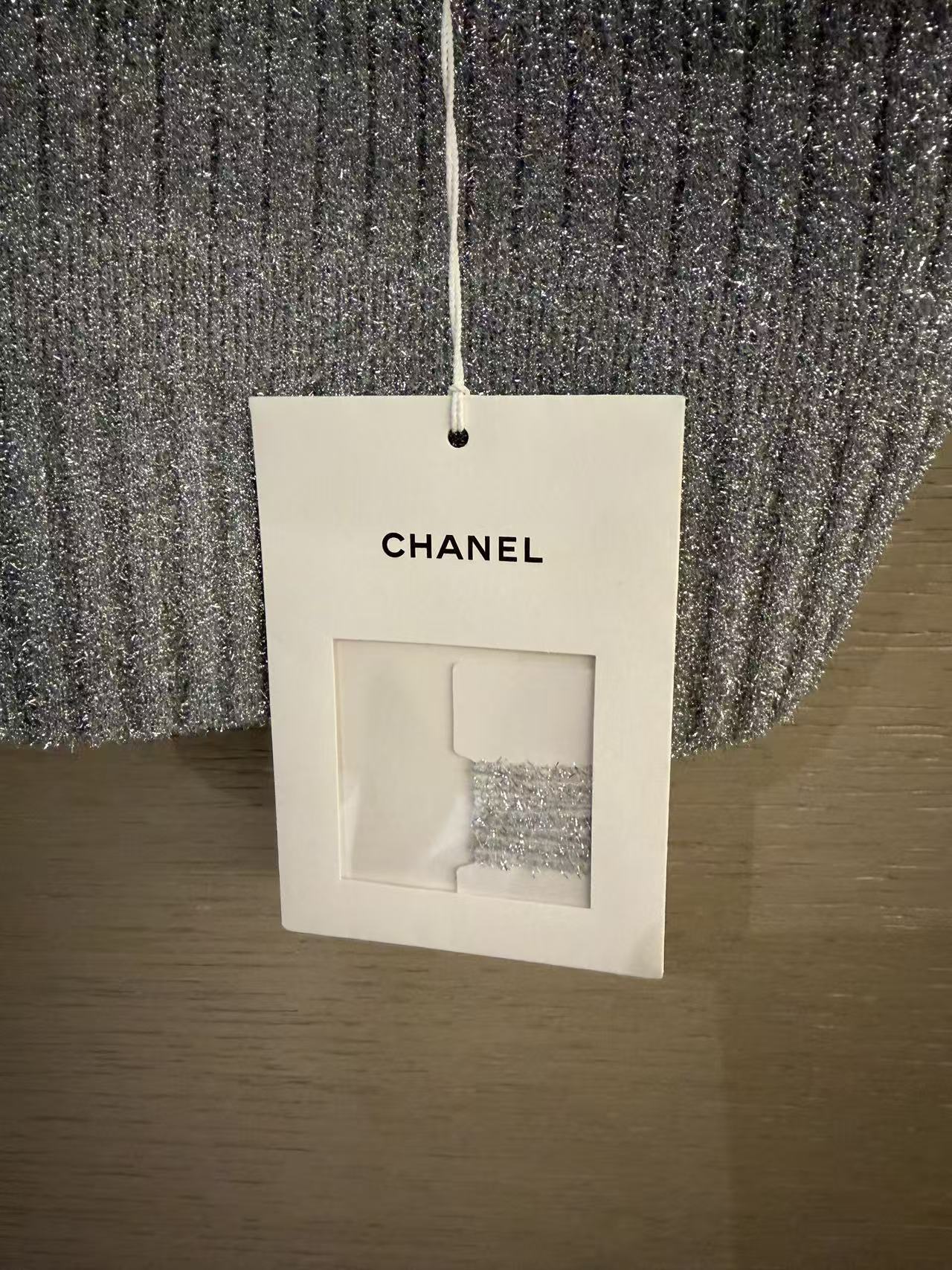 CHANEL 銀色細閃金蔥紗 V 領水鑽雙 C 可調肩帶短款針織吊帶背心 38 碼