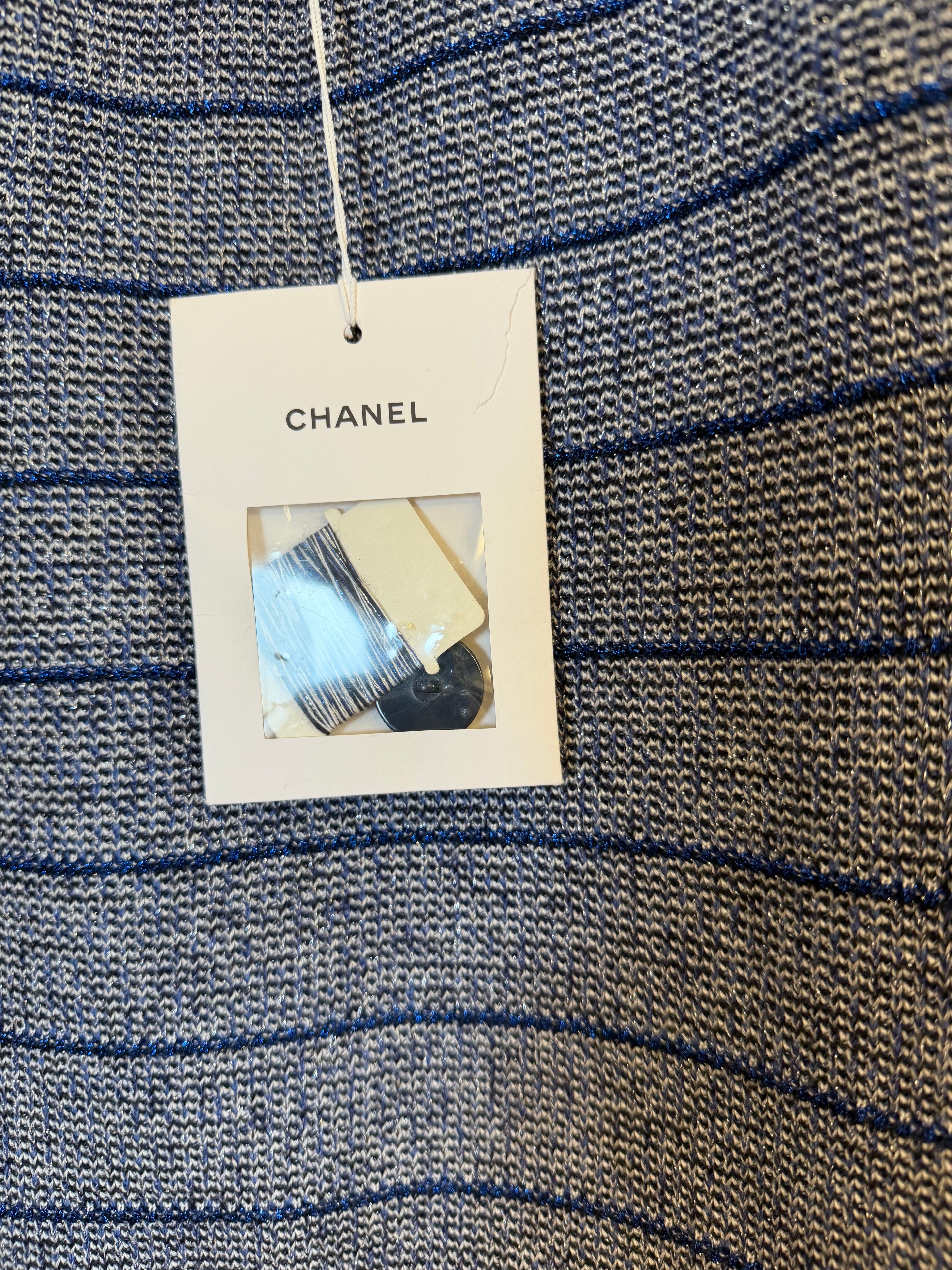 CHANEL 混色藍金絲橫條紋雙 C 浮雕圓釦掛脖修身針織吊帶背心 36 碼