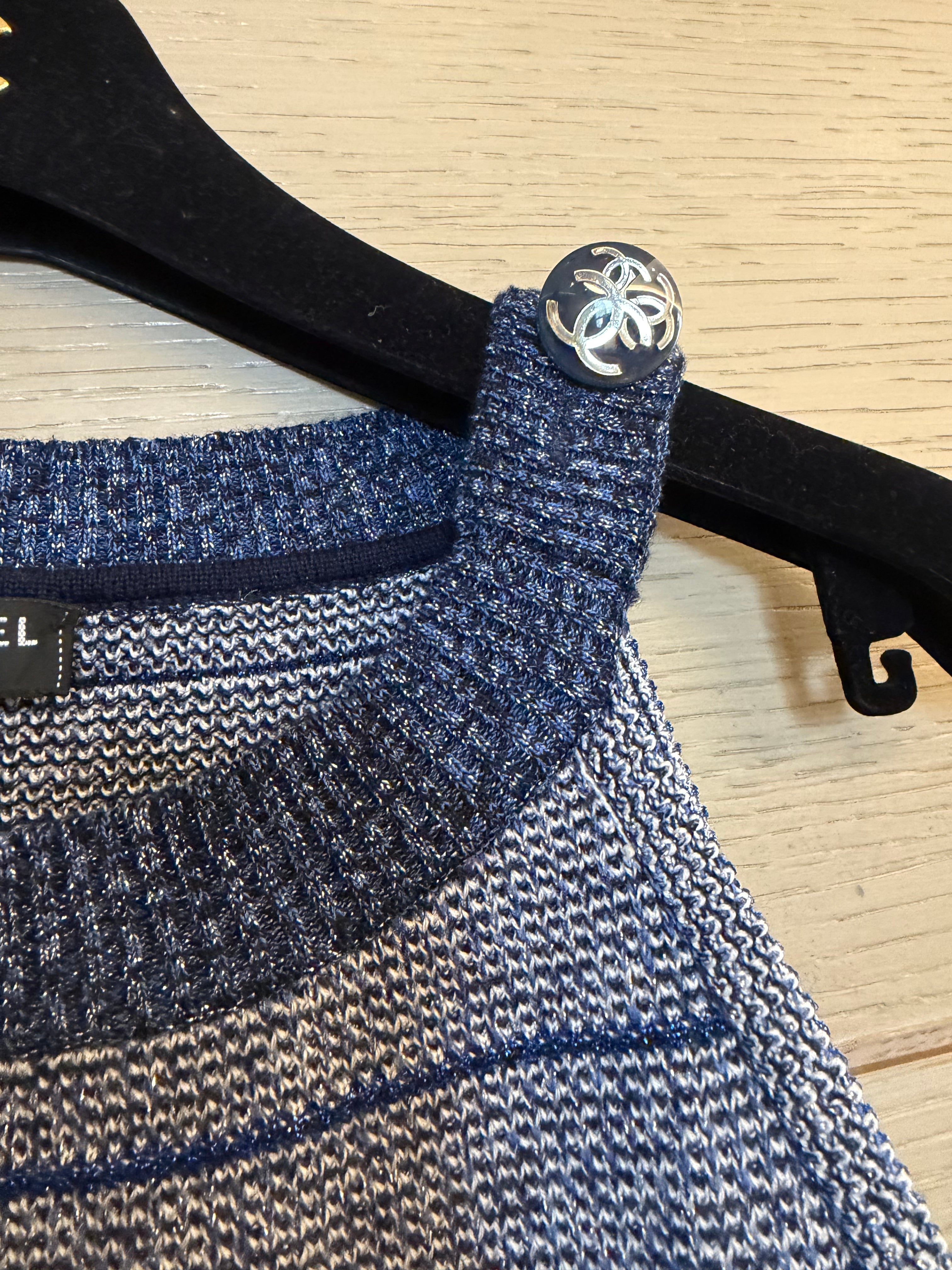 CHANEL 混色藍金絲橫條紋雙 C 浮雕圓釦掛脖修身針織吊帶背心 36 碼
