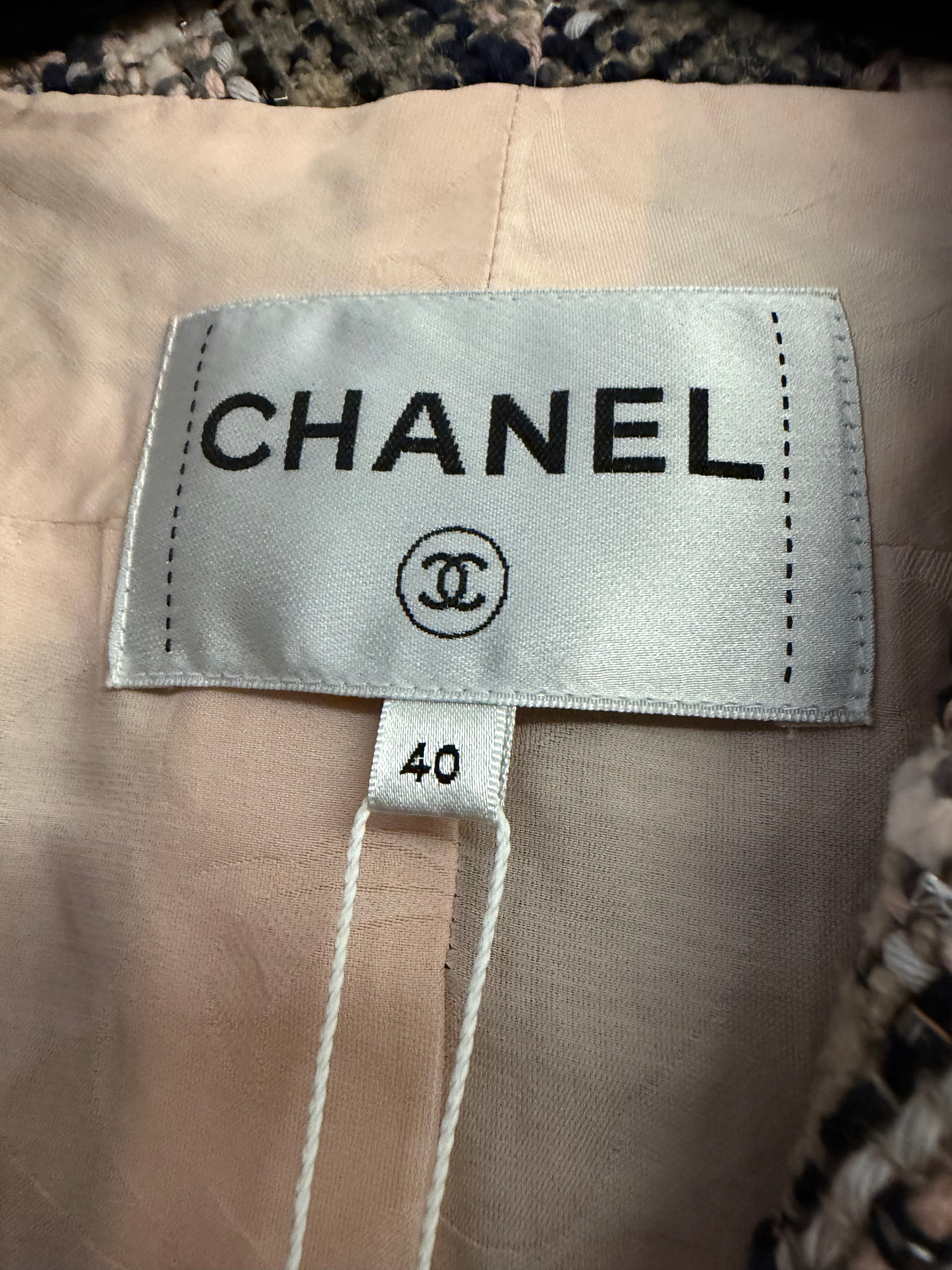CHANEL 淺粉藏青銀絲交織格紋翻領雙排釦粗花呢短款外套 FR40
