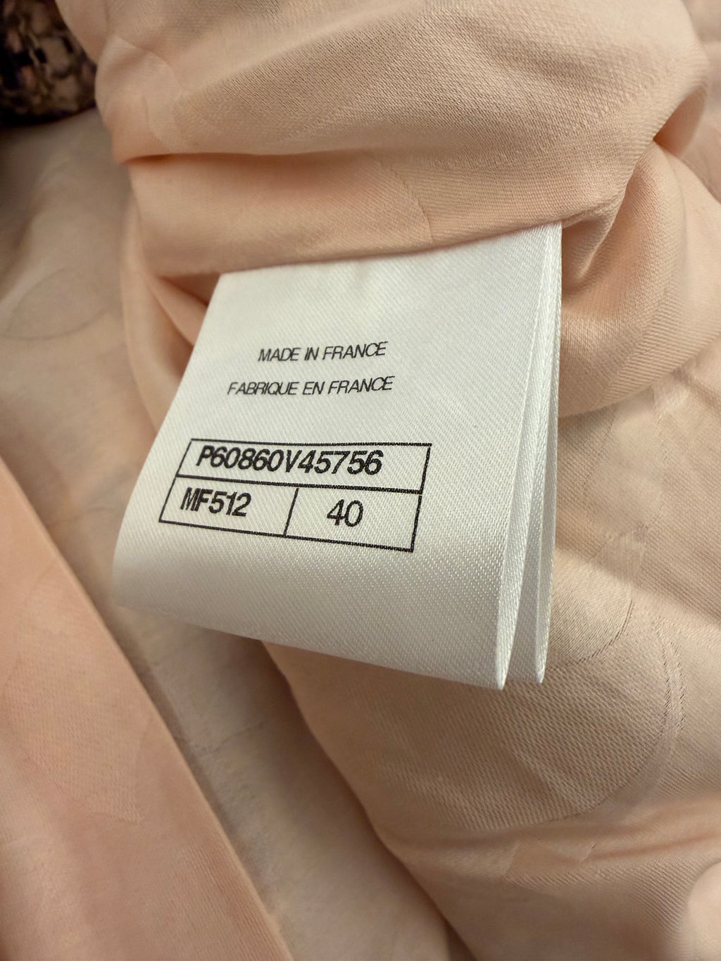 CHANEL 淺粉藏青銀絲交織格紋翻領雙排釦粗花呢短款外套 FR40