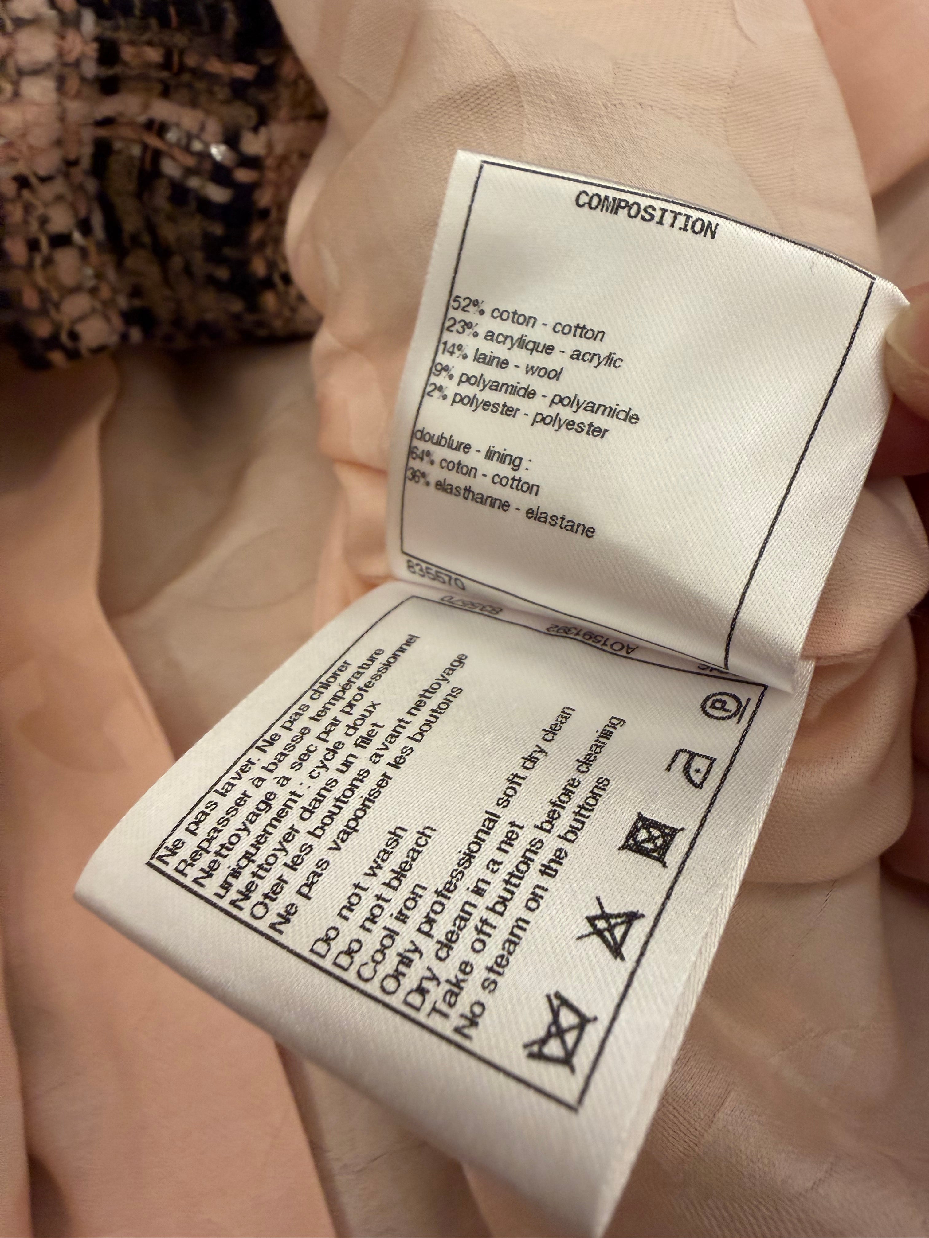 CHANEL 淺粉藏青銀絲交織格紋翻領雙排釦粗花呢短款外套 FR40