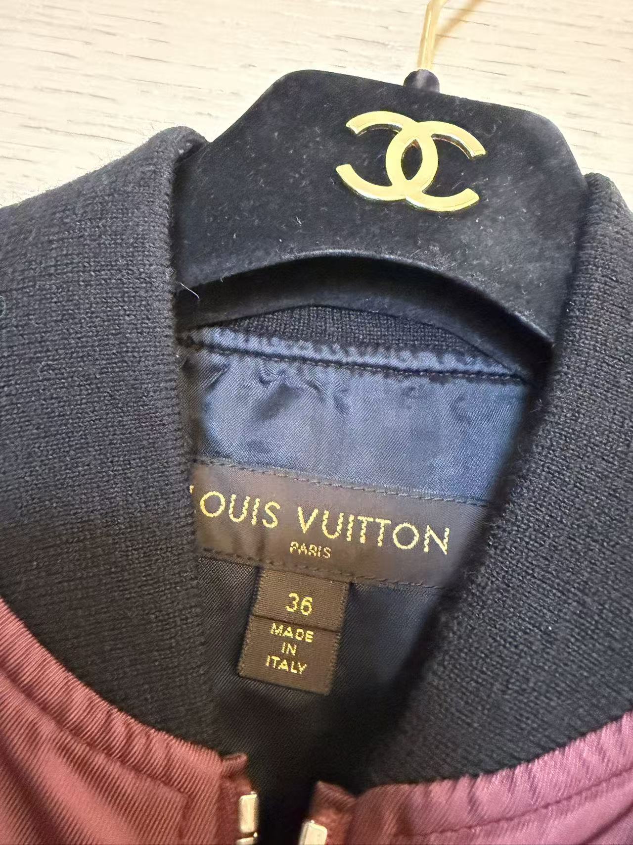 LOUIS VUITTON 酒紅撞色貼布刺繡棒球飛行員夾克 36 碼 義大利製二手精品