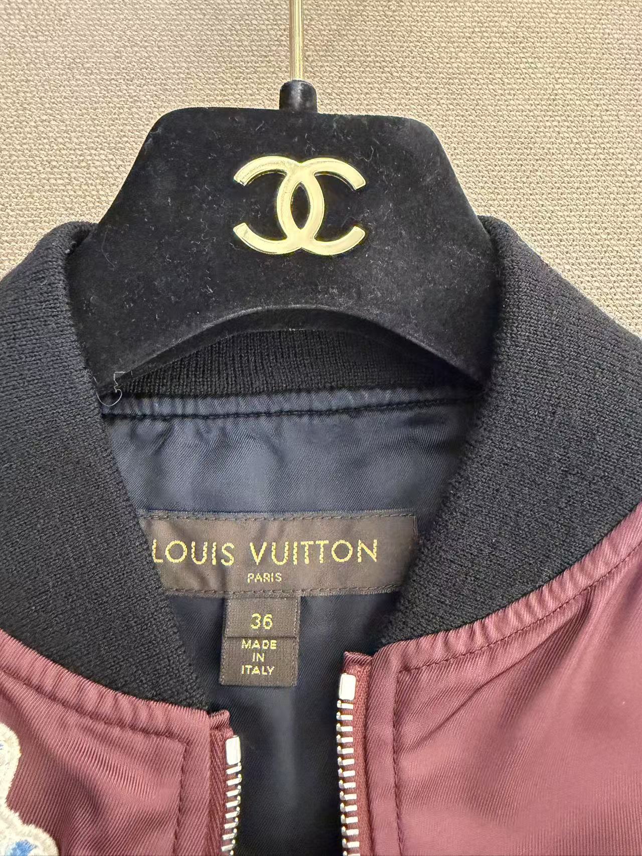 LOUIS VUITTON 酒紅撞色貼布刺繡棒球飛行員夾克 36 碼 義大利製二手精品