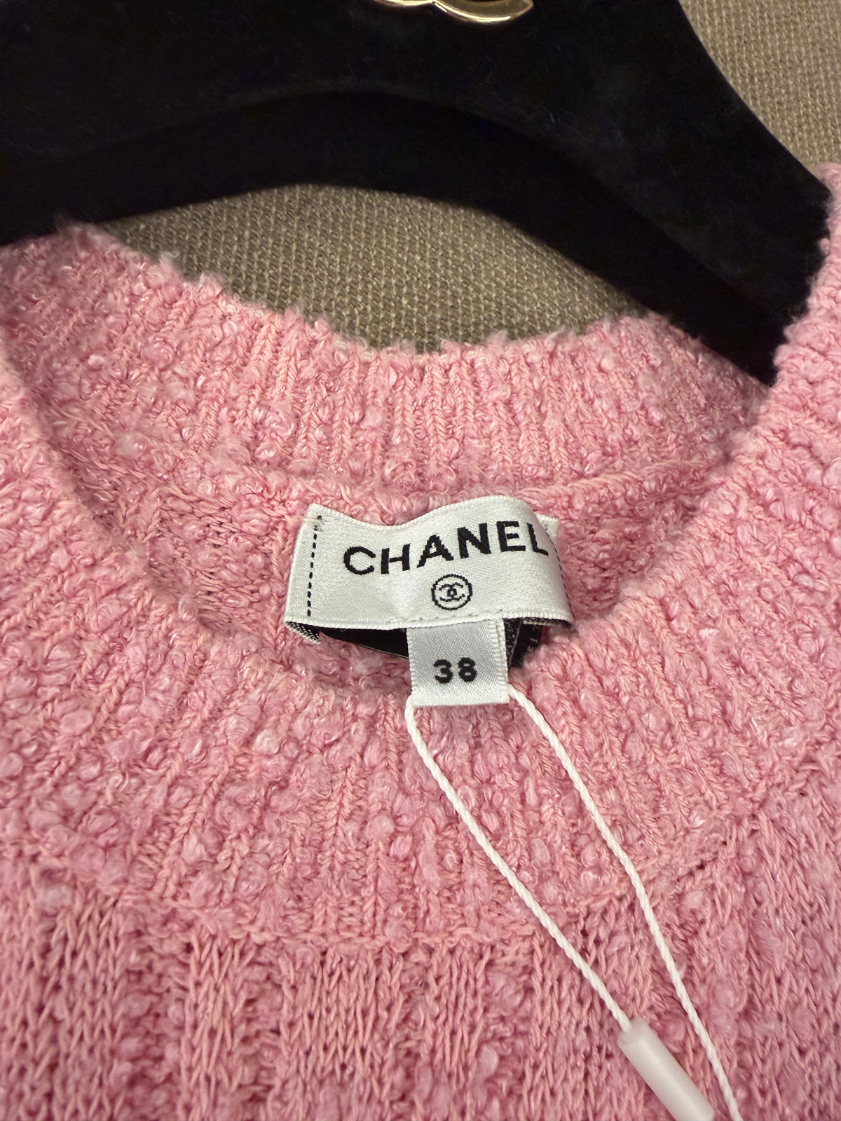 CHANEL 義大利製 少女粉豎紋針織背心 胸前雙 C 刺繡無袖馬甲 38 碼 全新帶吊牌