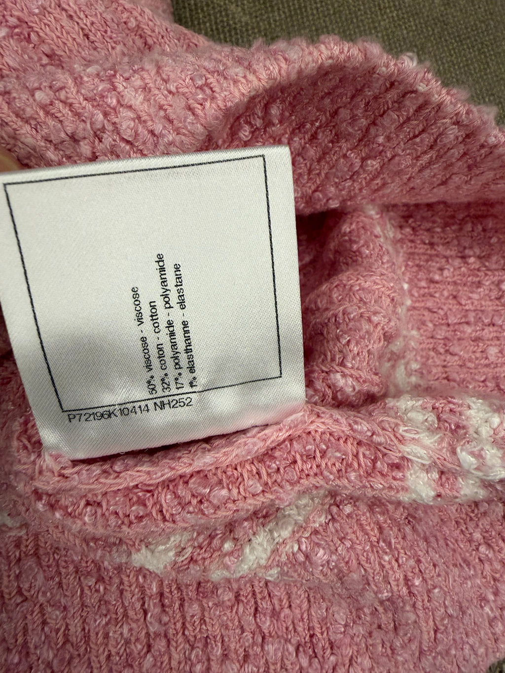 CHANEL 義大利製 少女粉豎紋針織背心 胸前雙 C 刺繡無袖馬甲 38 碼 全新帶吊牌
