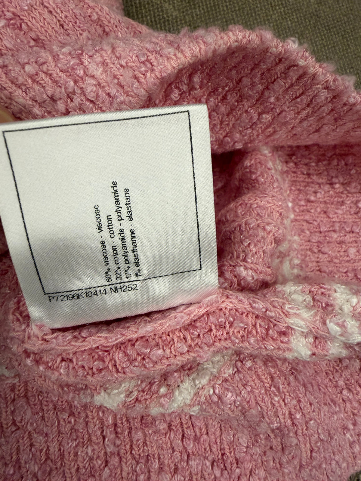 CHANEL 義大利製 少女粉豎紋針織背心 胸前雙 C 刺繡無袖馬甲 38 碼 全新帶吊牌