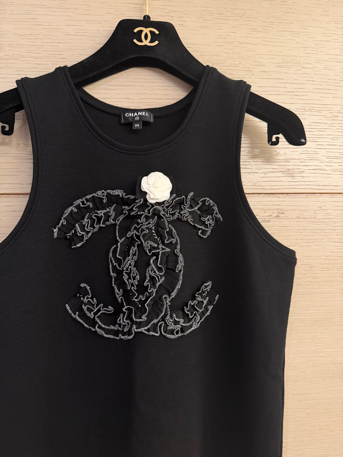 CHANEL 雙 C 山茶花刺繡無袖背心