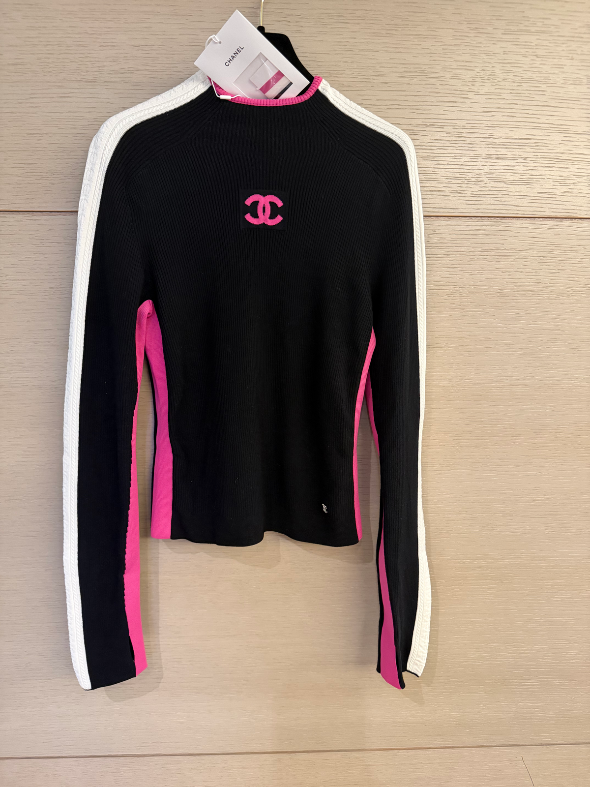 CHANEL 滑雪系列黑粉撞色半高领长袖针织上衣｜40 码