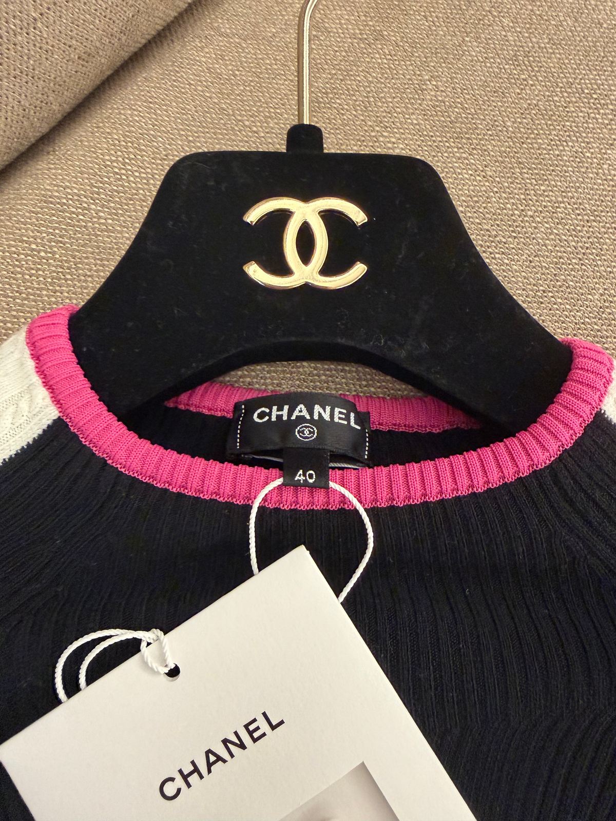 CHANEL 滑雪系列黑粉撞色半高领长袖针织上衣｜40 码