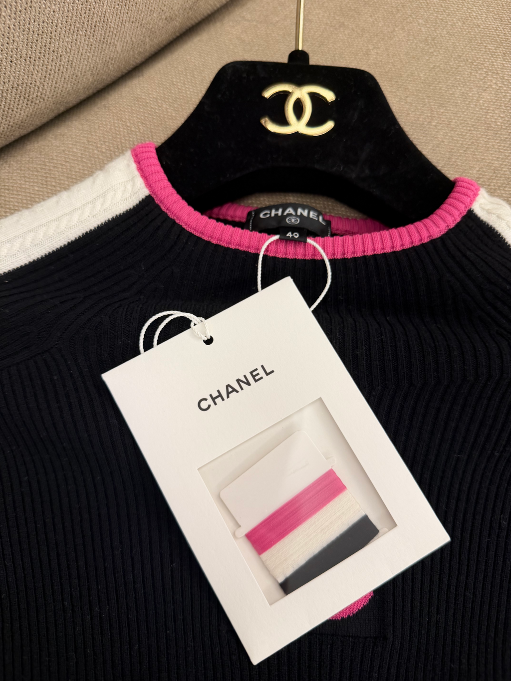 CHANEL 滑雪系列黑粉撞色半高领长袖针织上衣｜40 码