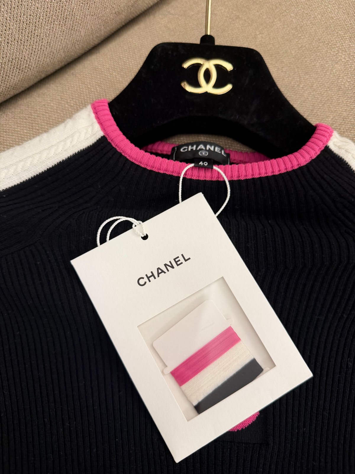 CHANEL 滑雪系列黑粉撞色半高领长袖针织上衣｜40 码