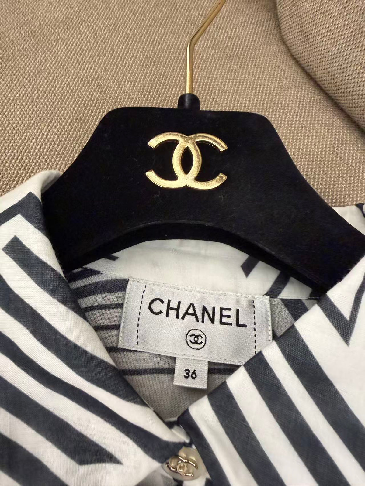 Chanel Coco Beach 經典黑白幾何印花短袖襯衫上衣