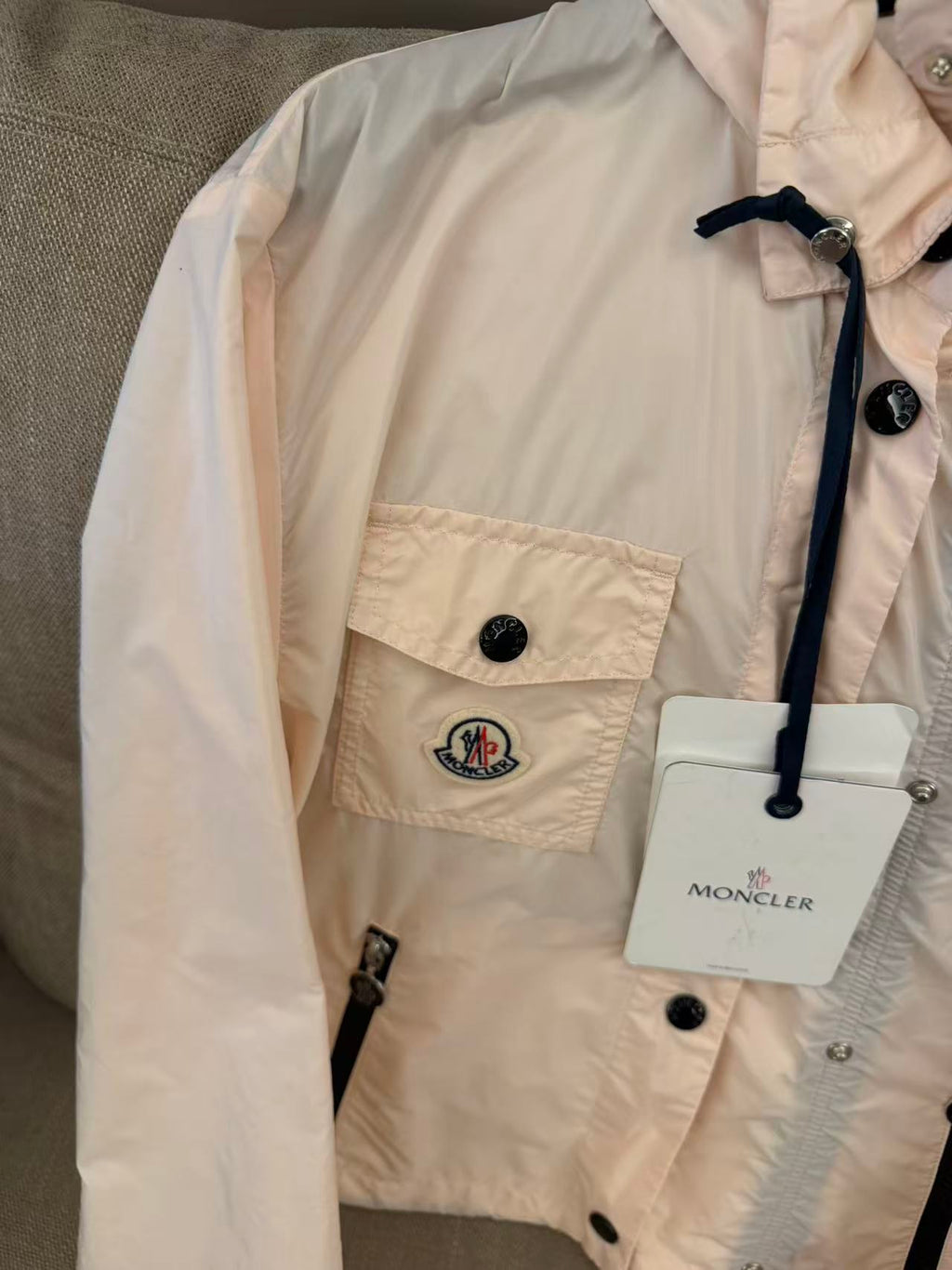 Moncler Lico 浅粉短款连帽防风外套
