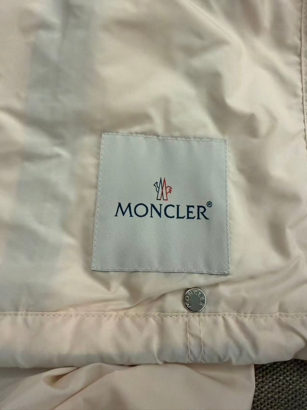Moncler Lico 浅粉短款连帽防风外套
