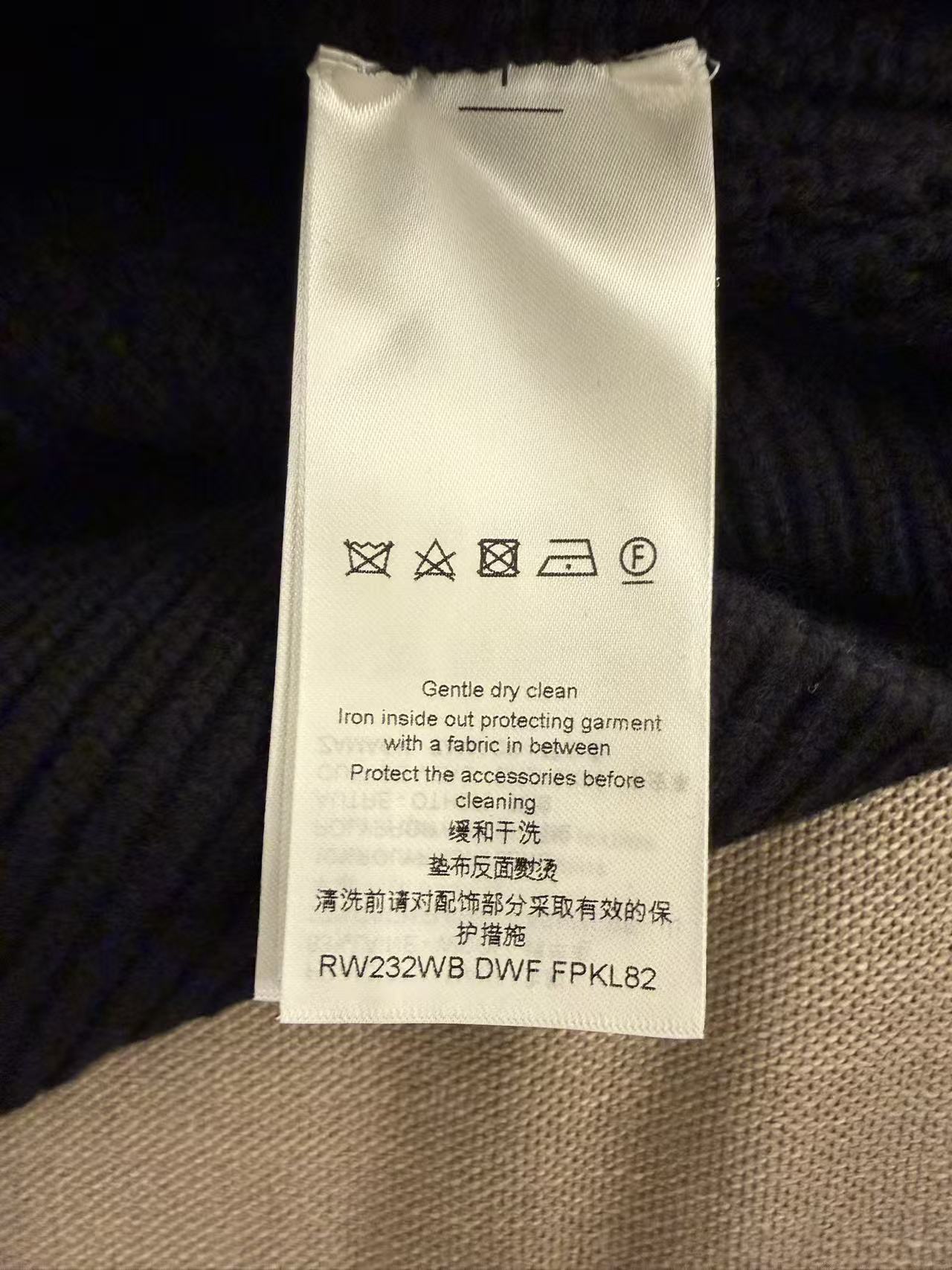 Louis Vuitton Oversize 路牌 Logo 黑毛衣（XS）