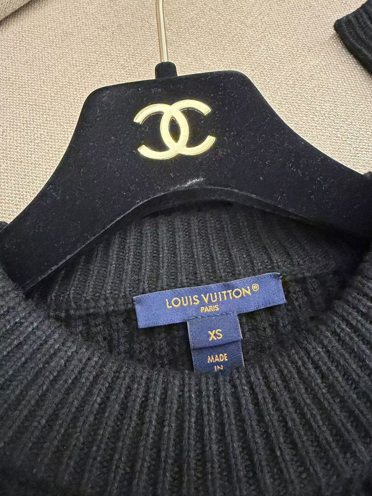 Louis Vuitton Oversize 路牌 Logo 黑毛衣（XS）