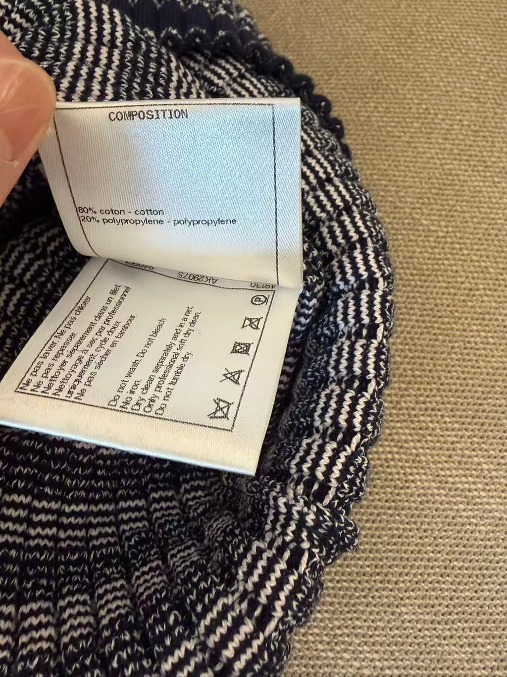 CHANEL 爆款雙 C 刺繡條紋針織短袖上衣