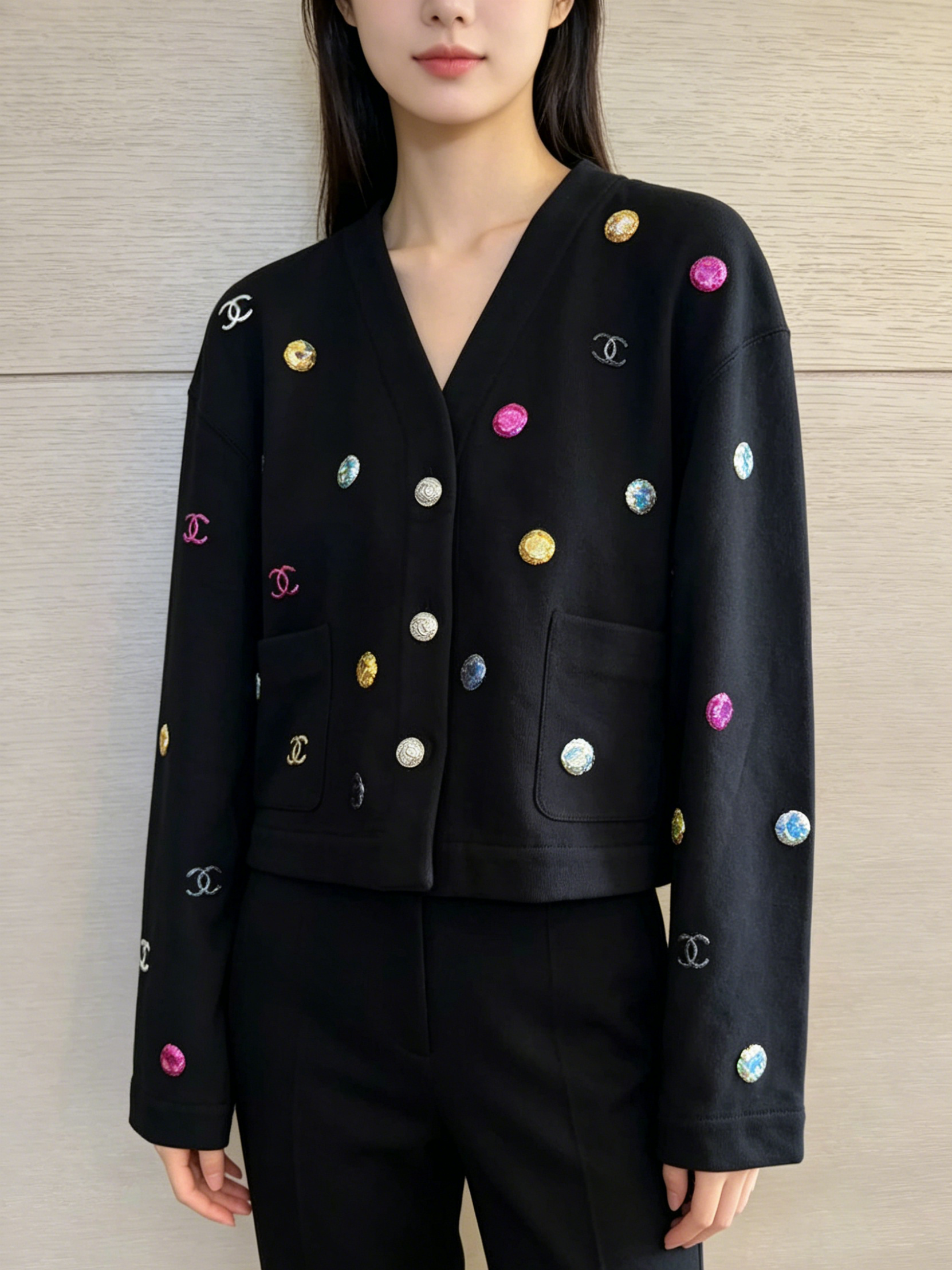 CHANEL 寶石刺繡 V 領短款開衫外套
