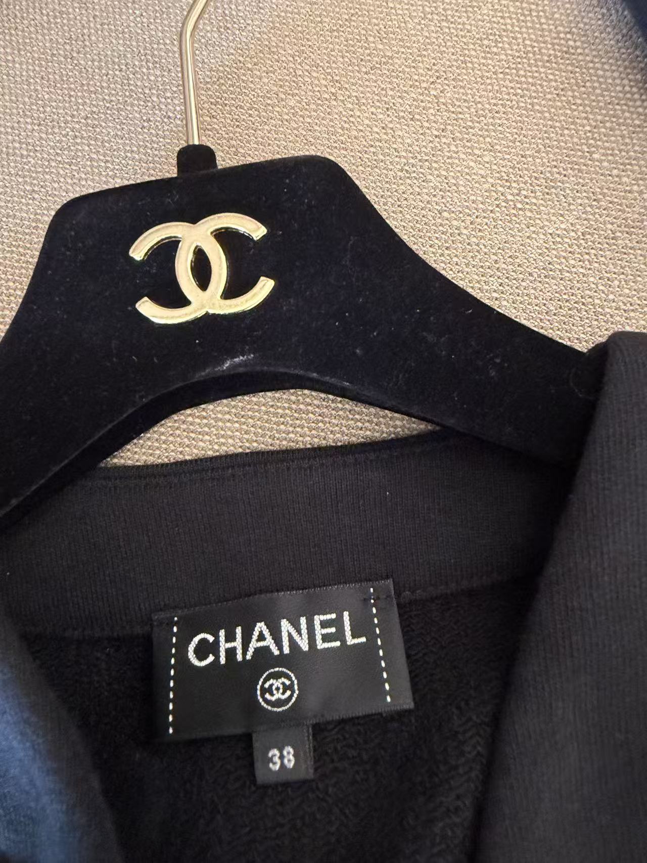 CHANEL 寶石刺繡 V 領短款開衫外套